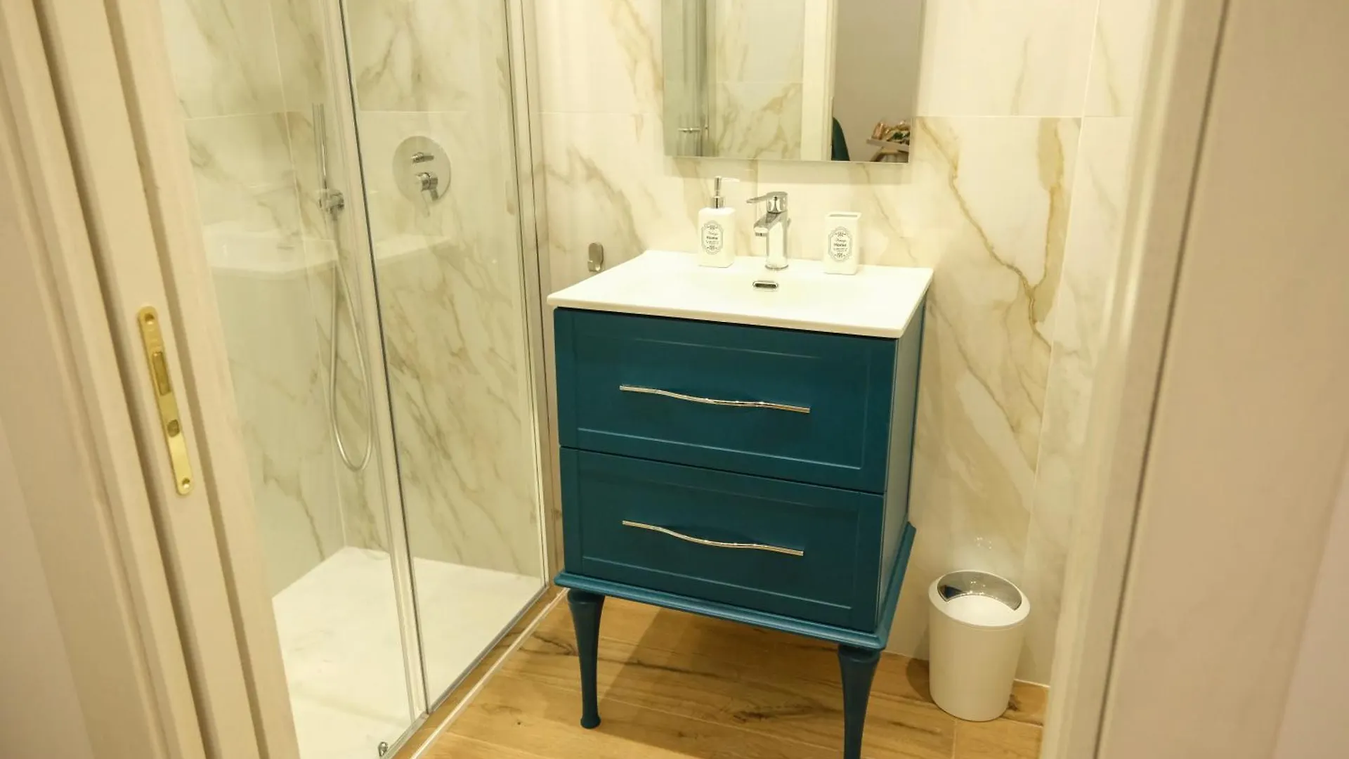 Relais Cristallini Napoli 0*,  İtalya